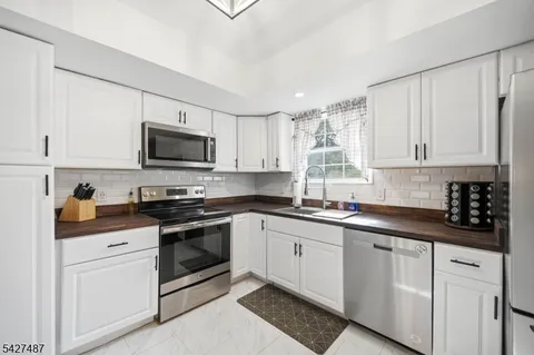 $499,900 | 11 Davis Terrace, Newton, NJ 07860