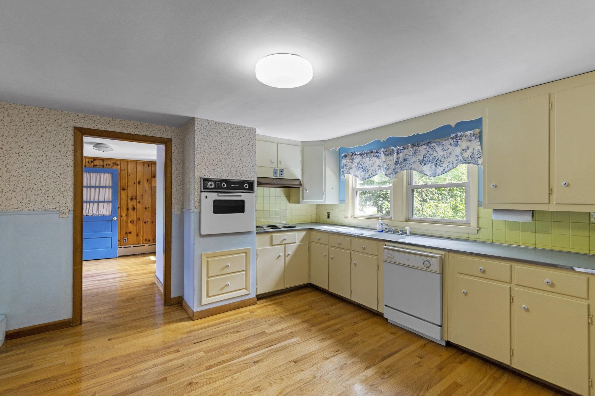 354 Wallis Road Rye, NH 03870 - Photo 9 of 38