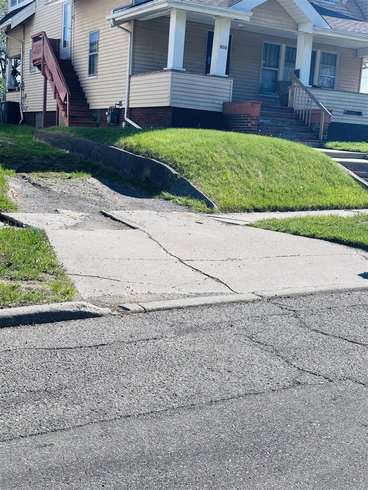 604 Page Street Flint, MI 48503 - Photo 3 of 5