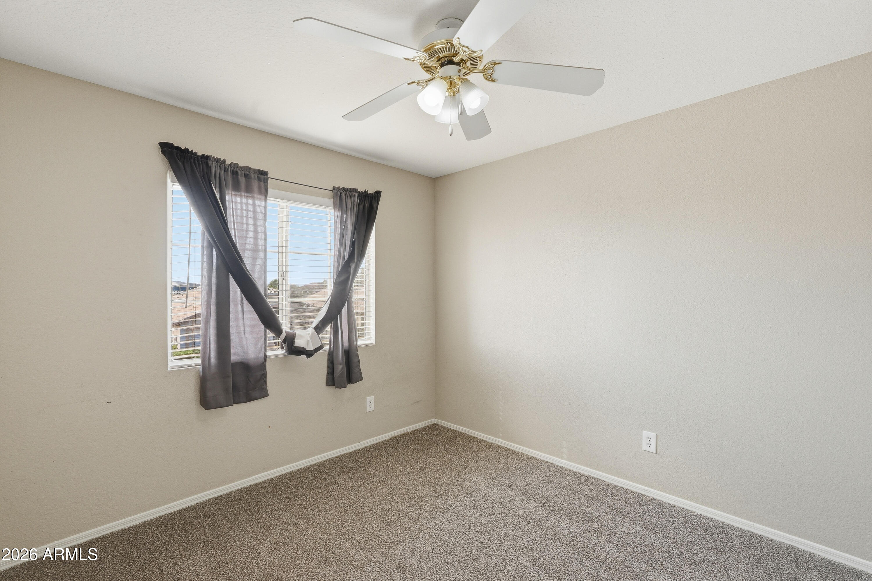 2840 East Wagoner Road Phoenix, AZ 85032 - Photo 21 of 34 an entryway in a room