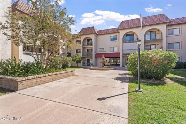 $157,900 | 3033 East Devonshire Avenue, Unit 2003, Phoenix, AZ 85016