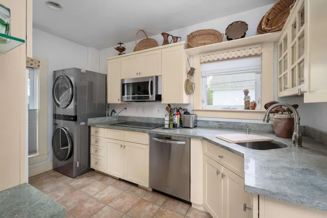 $1,395,000 | 116 Whipple Road, Kittery, ME 03904