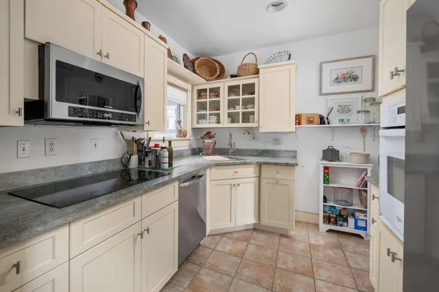 $1,395,000 | 116 Whipple Road, Kittery, ME 03904