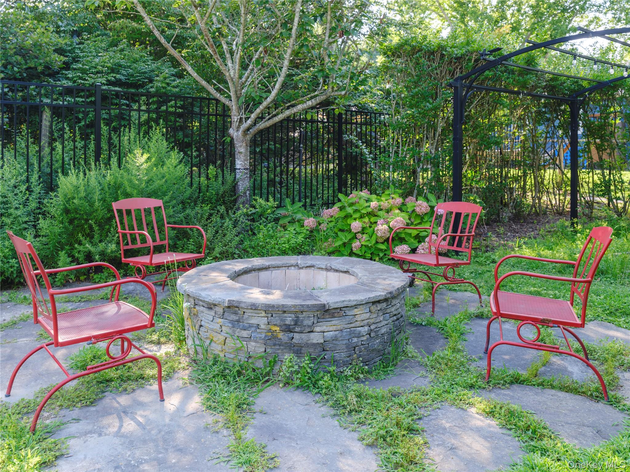 435 Sound Road Greenport, NY 11944 - Photo 2 of 20 Gallery Image 2