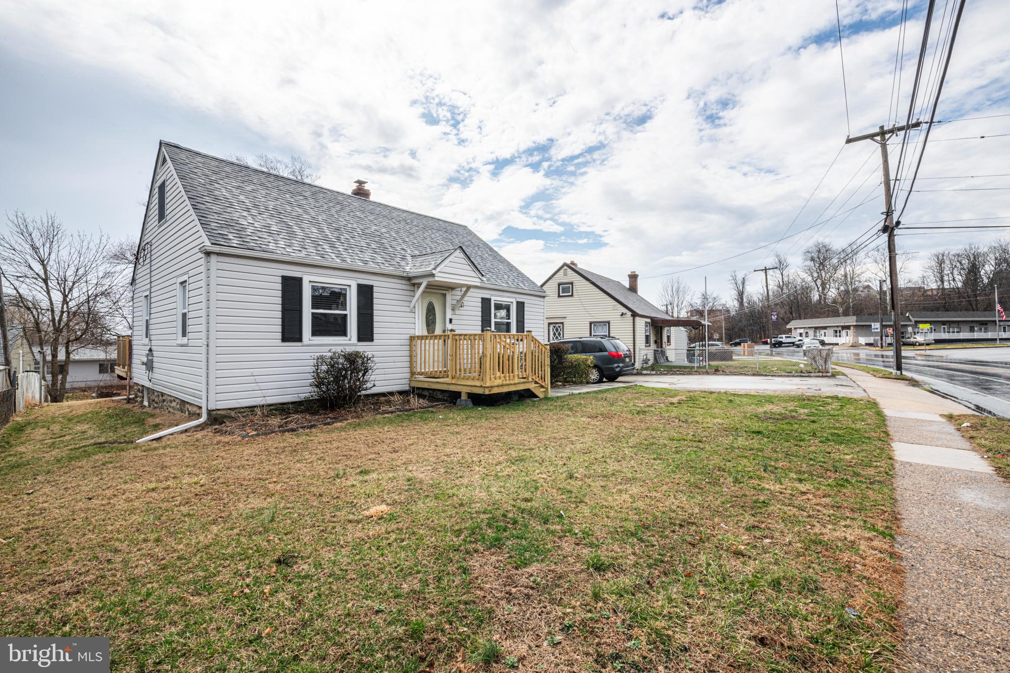 2015 Dutton Mill Road Aston, PA 19014 - Photo 3 of 33