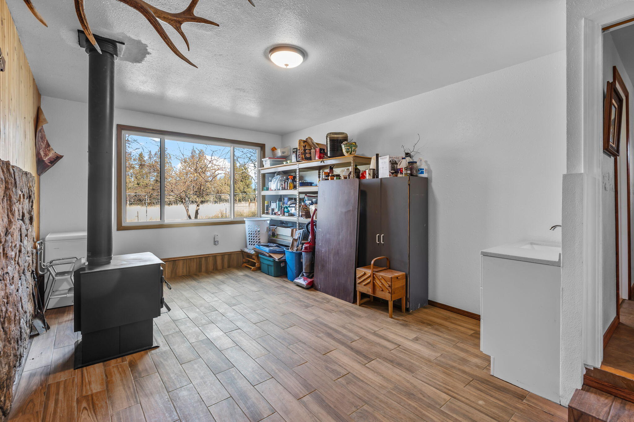1925 Northwest 53rd Street Redmond, OR 97756 - Photo 25 of 42 2024_11_14_1925_nw_53rd_st_rdm-35