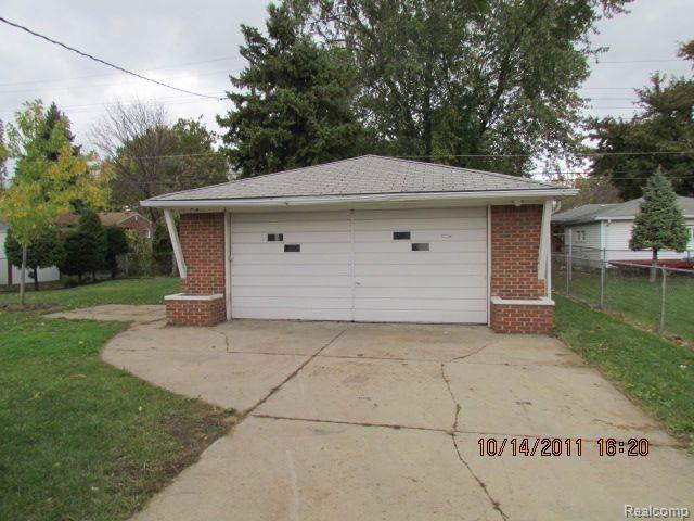 3239 Rome Avenue Warren, MI 48091 - Photo 4 of 13 GARAGE