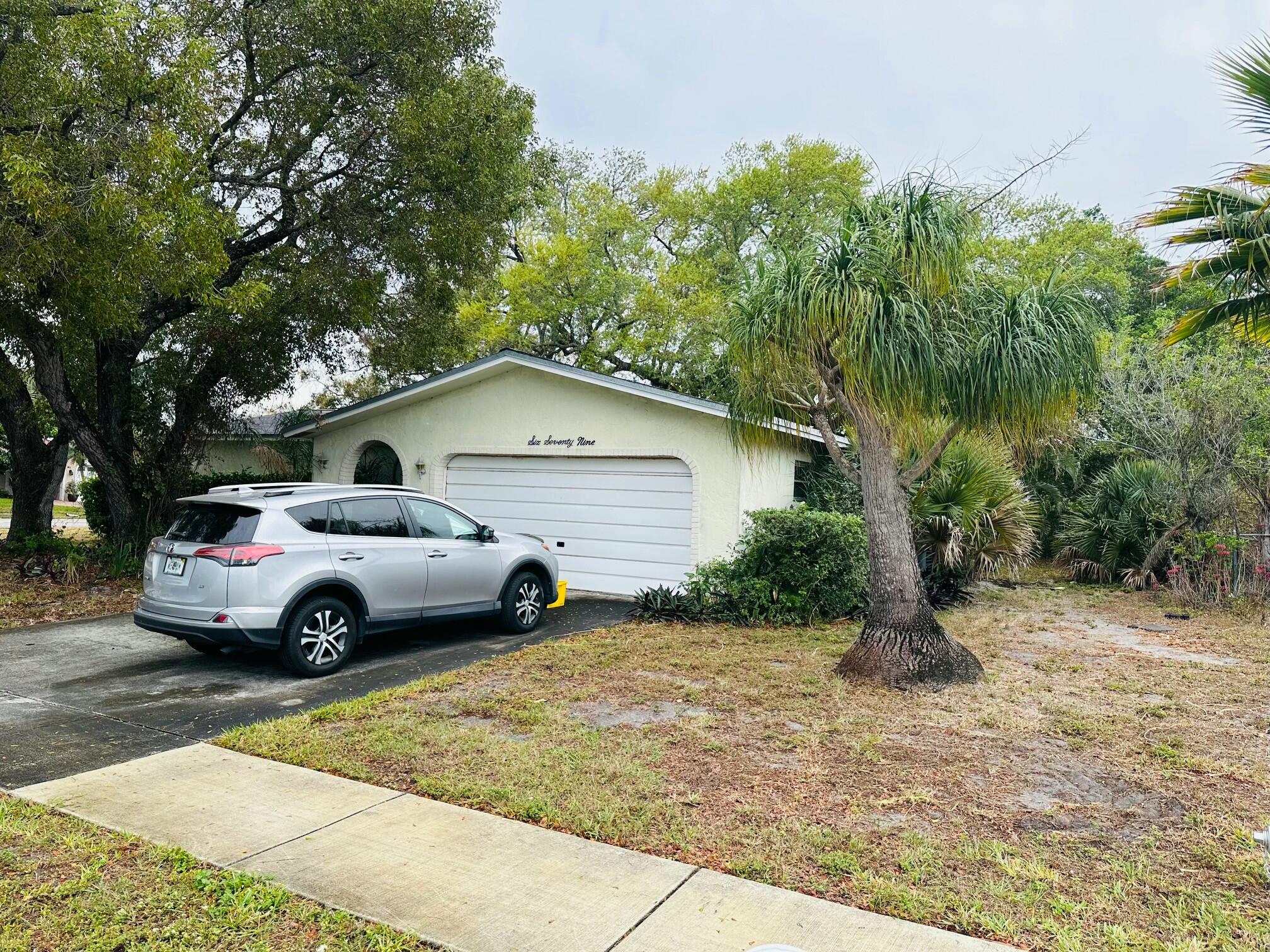 679 Southwest 17th Court Boca Raton, FL 33486 - Photo 6 of 6 2 car garage