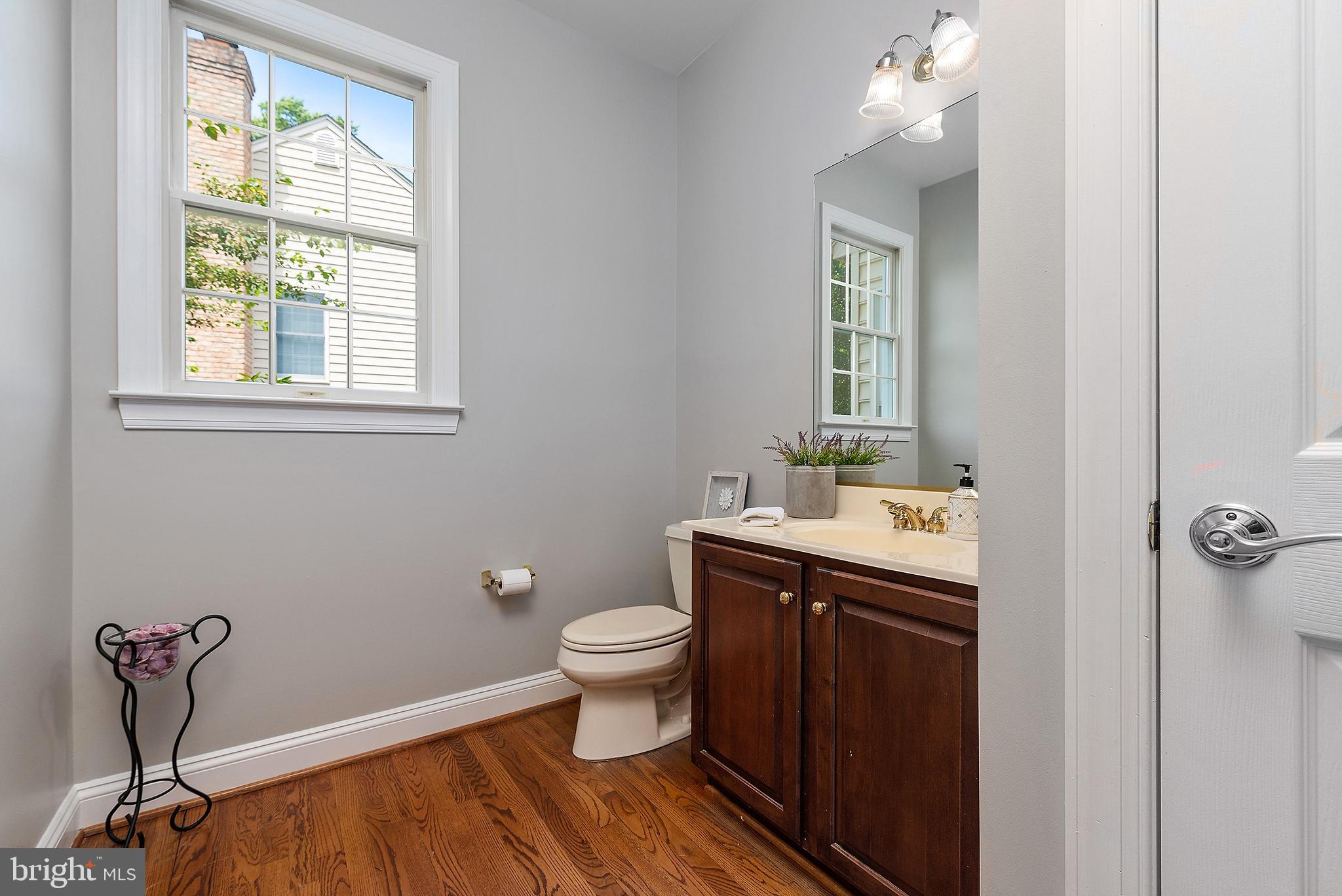 3203 Homewood Road Davidsonville, MD 21035 - Photo 15 of 49 Main level powder room