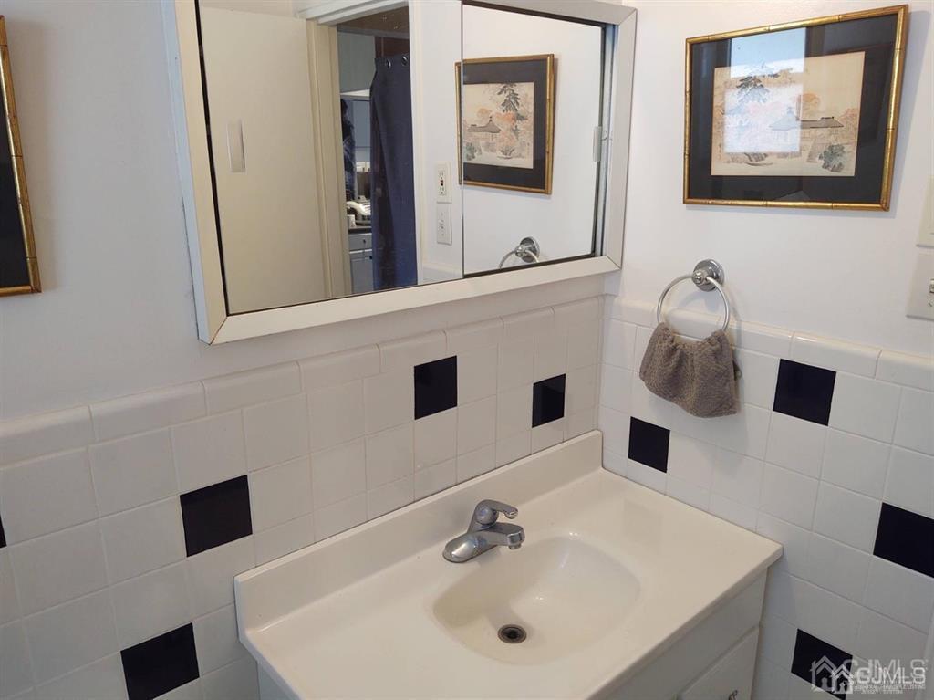 192 Evergreen Road, Unit 13B Edison, NJ 08837 - Photo 16 of 22 Gallery Image 16