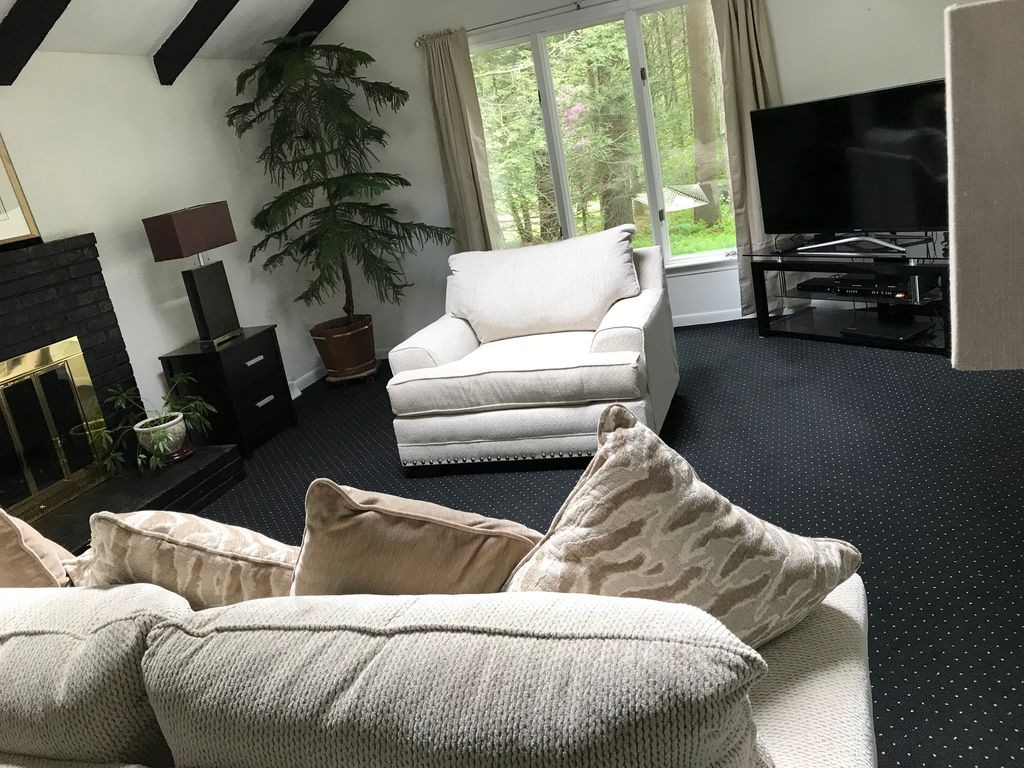 9 Barefoot Hill Road Sharon, MA 02067 - Photo 8 of 24 Gallery Image 8