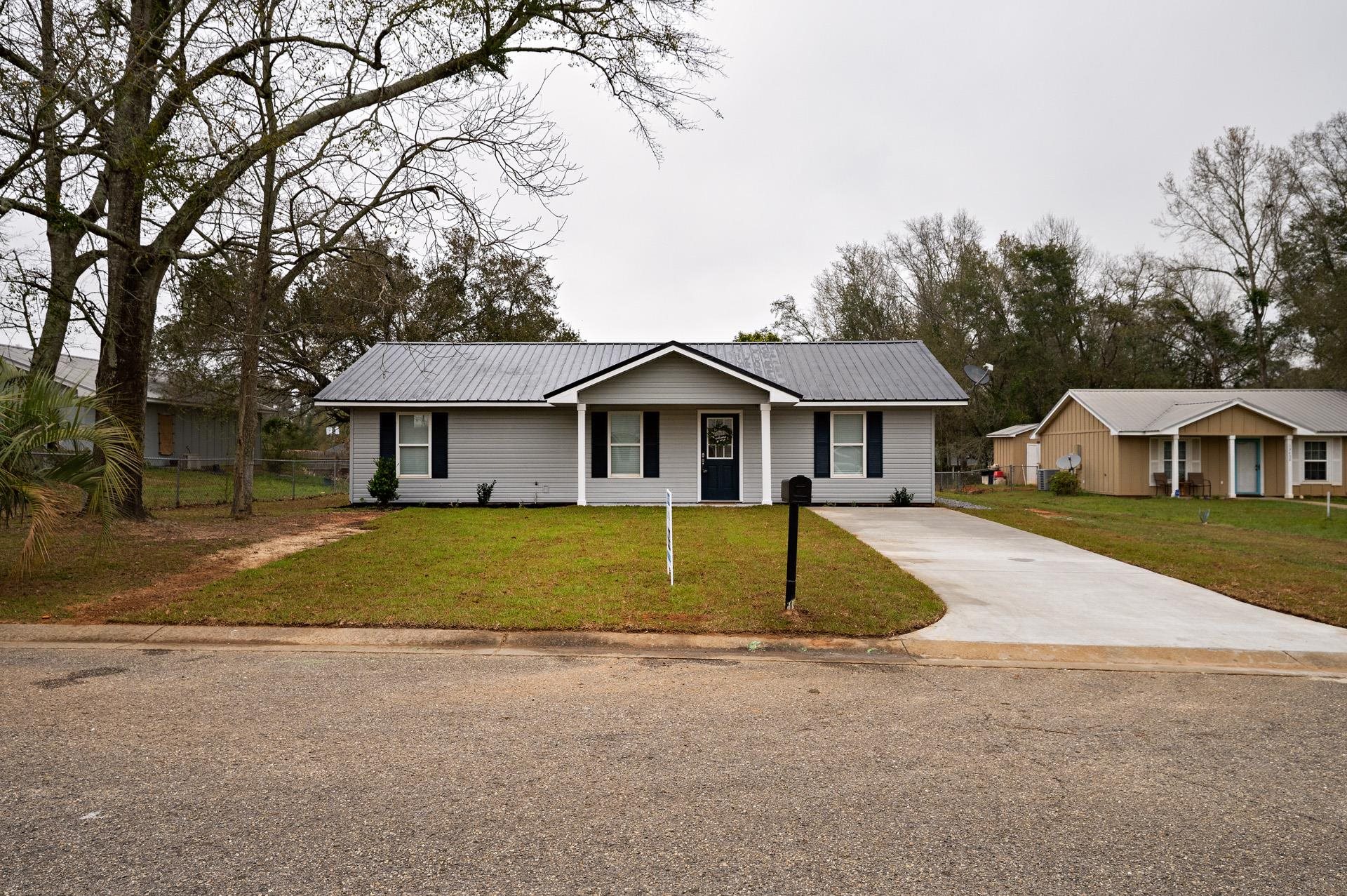 13474 Rooster Lane Foley, AL 36535 - Photo 1 of 39 Front Of Structure