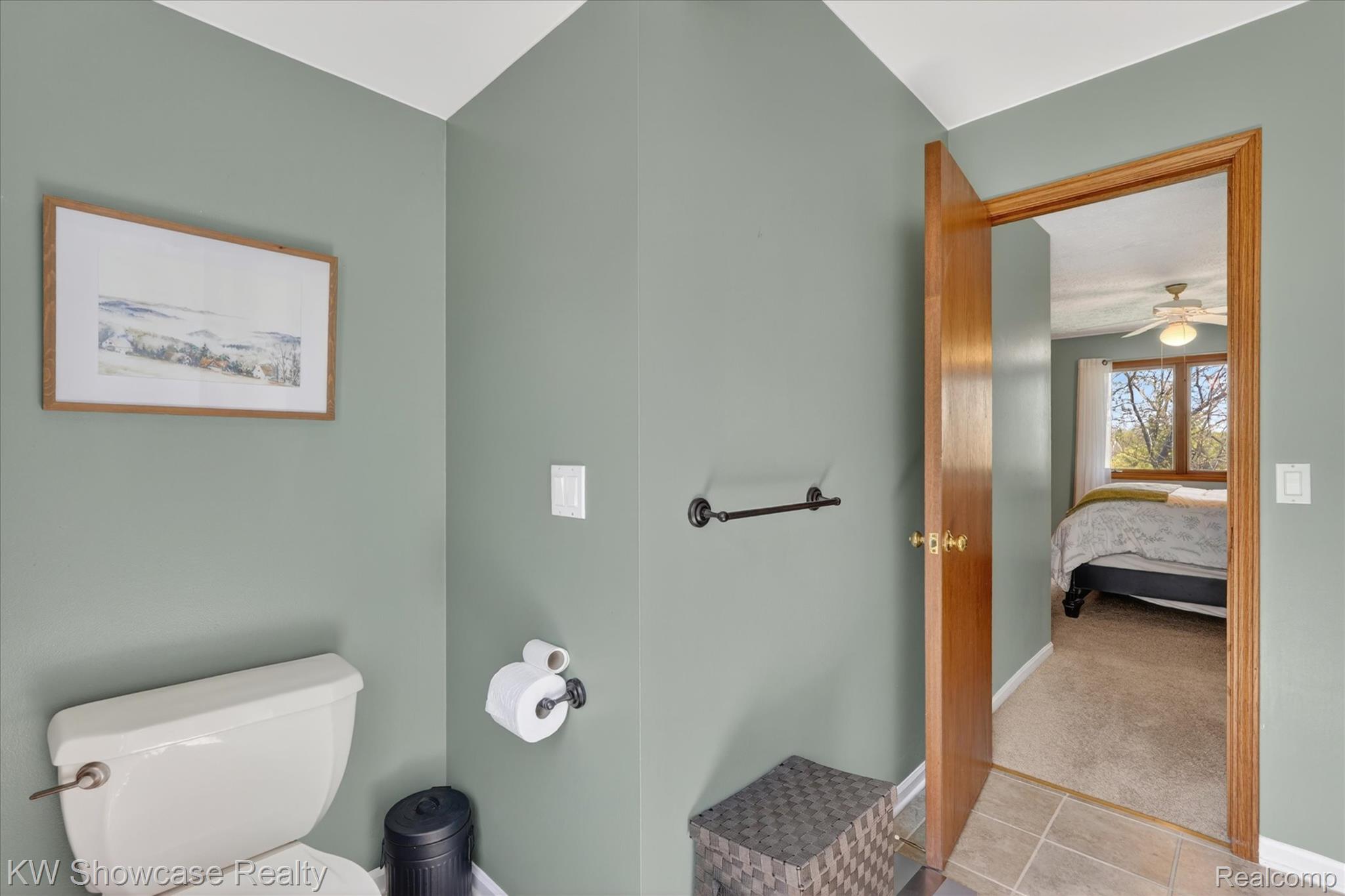 6626 Ridgeview Drive Clarkston, MI 48346 - Photo 22 of 35 Private primary bathroom ensuite.