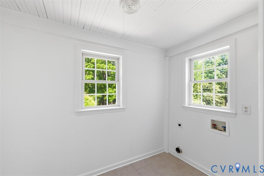 18501 Branders Bridge Road Colonial Heights, VA 23834 - Photo 14 of 43 an empty room with a window
