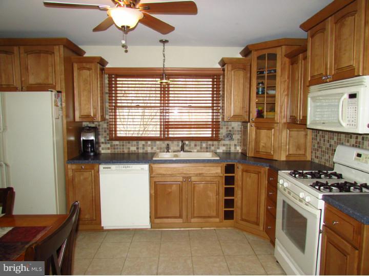 29 Winfield Road Sicklerville, NJ 08081 - Photo 2 of 25 Kitchen