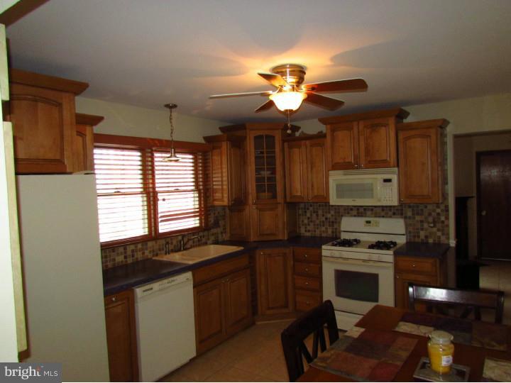 29 Winfield Road Sicklerville, NJ 08081 - Photo 4 of 25 Kitchen