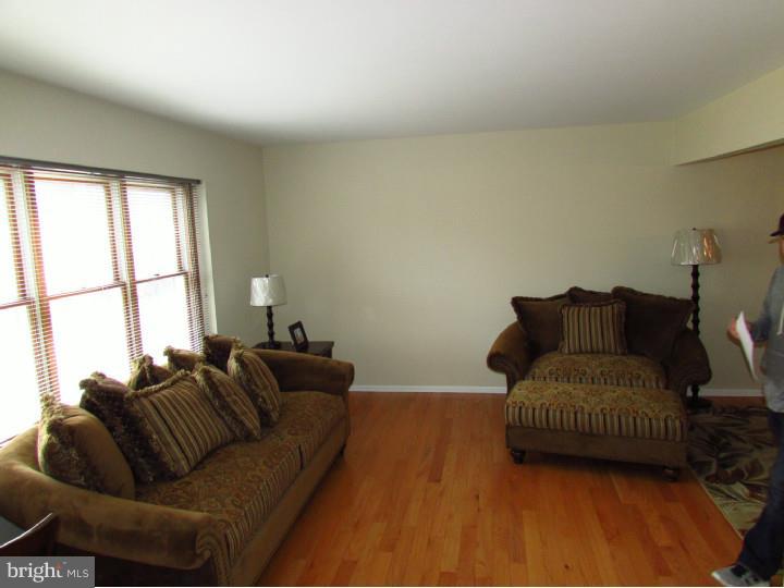 29 Winfield Road Sicklerville, NJ 08081 - Photo 5 of 25 Living Room