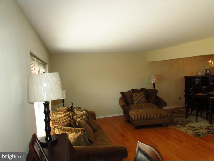 29 Winfield Road Sicklerville, NJ 08081 - Photo 6 of 25 Living Room