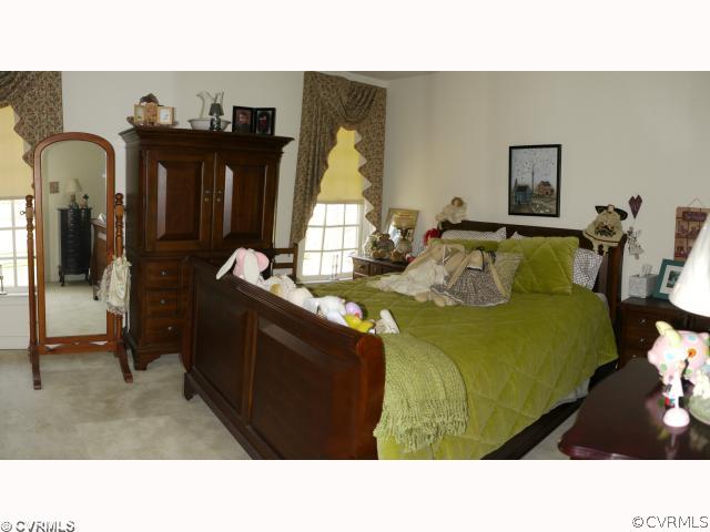 8609 Old Brompton Road Chesterfield, VA 23832 - Photo 5 of 10 a living room with furniture