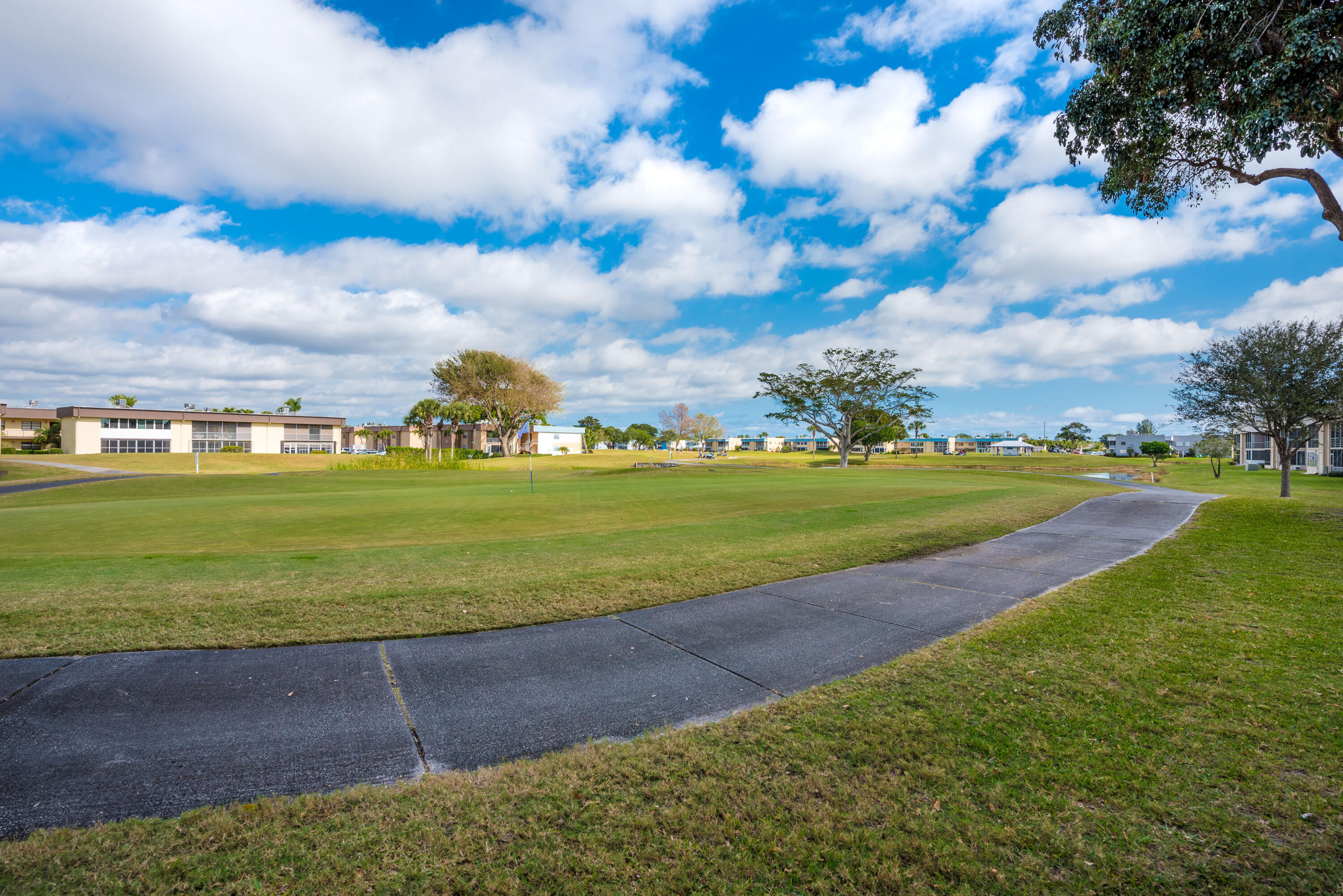 369 Capri H, Unit 369 Delray Beach, FL 33484 - Photo 28 of 36 369 Capri H Kings Point -35