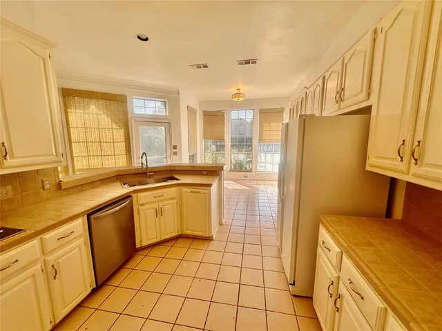 $3,000 | 4621 Lakepointe Avenue, Rowlett, TX 75088