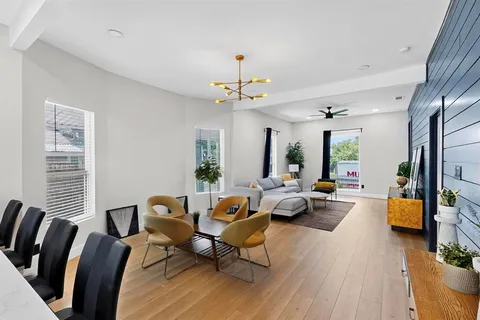 $525,000 | 712 West Eighth Street, Dallas, TX 75208