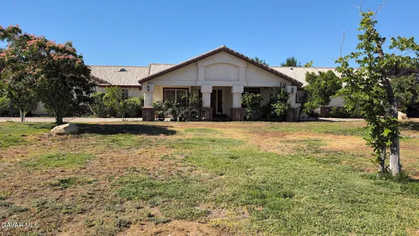 $4,600 | 2828 West Ave O, Palmdale, CA 93551