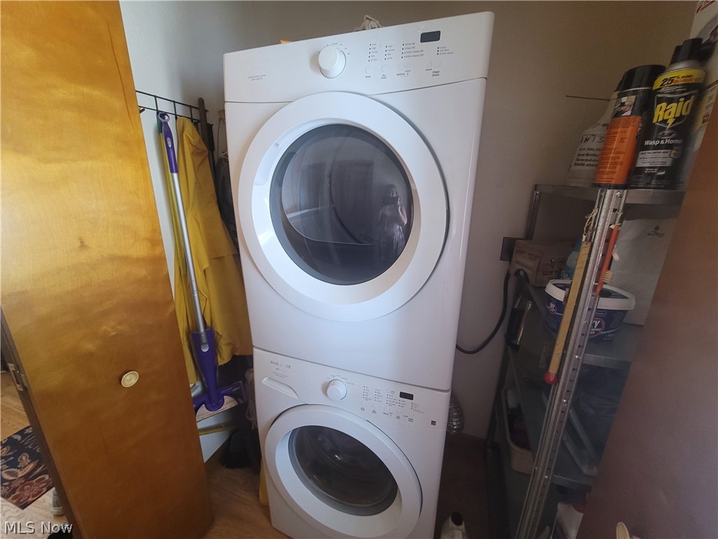 3146 Pinney Topper Road Jefferson, OH 44047 - Photo 5 of 35 First floor laundry. All appliances stay!
