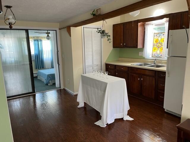 271 10th Street Lancaster, OH 43130 - Photo 6 of 18 Eating Area in kitchen