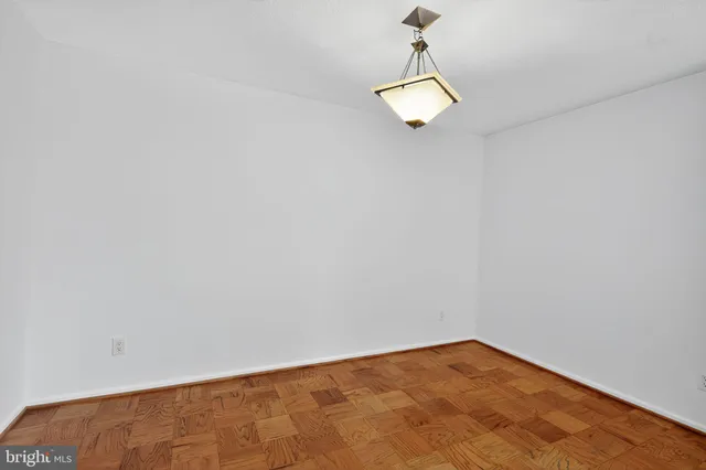 $165,000 | 118 Monroe Street, Unit 604, Rockville, MD 20850