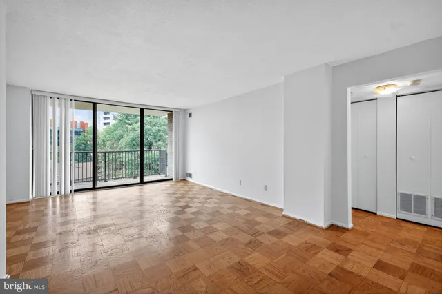 $165,000 | 118 Monroe Street, Unit 604, Rockville, MD 20850