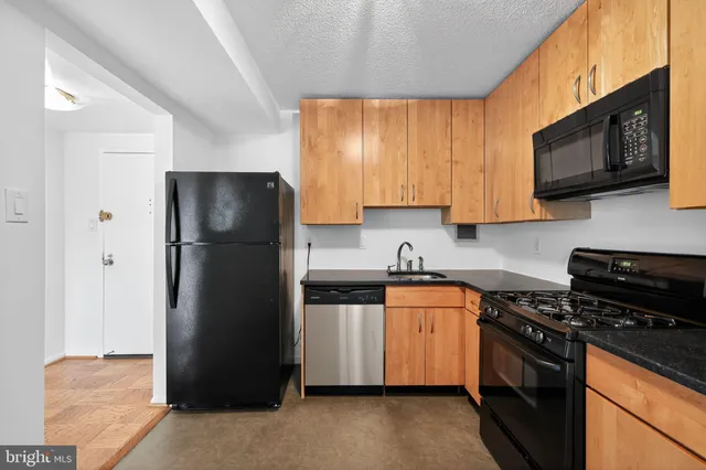 $165,000 | 118 Monroe Street, Unit 604, Rockville, MD 20850