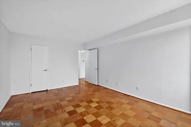 $165,000 | 118 Monroe Street, Unit 604, Rockville, MD 20850