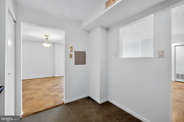 $165,000 | 118 Monroe Street, Unit 604, Rockville, MD 20850