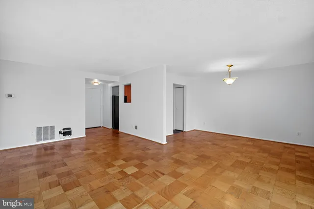 $165,000 | 118 Monroe Street, Unit 604, Rockville, MD 20850