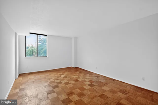 $165,000 | 118 Monroe Street, Unit 604, Rockville, MD 20850