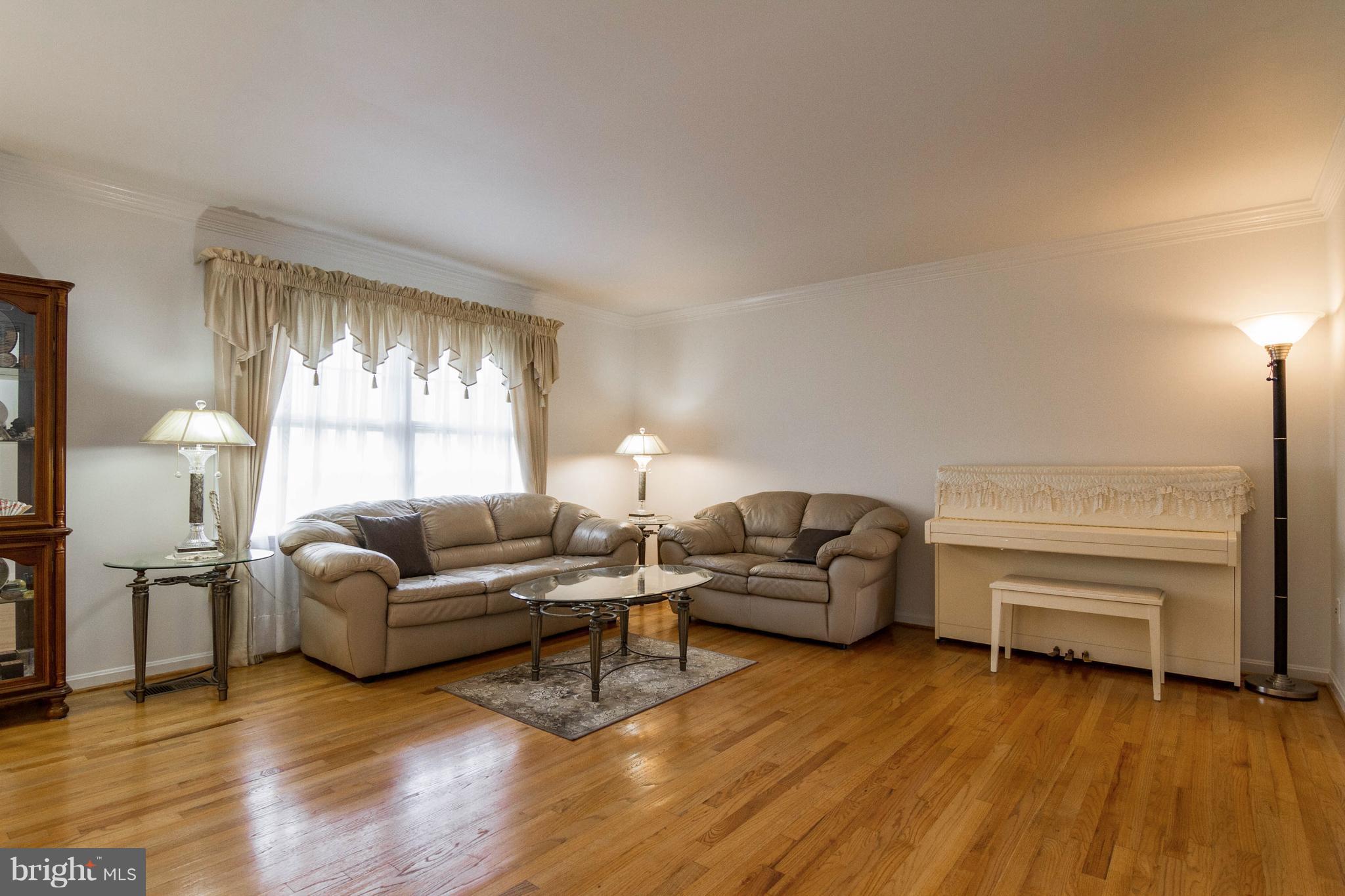 3835 Maple Hill Road Fairfax, VA 22033 - Photo 4 of 20 Living Room