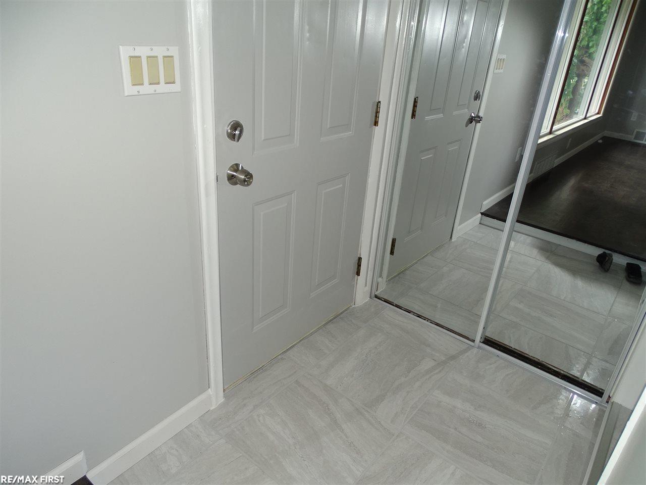 17900 Winsome Road Fraser, MI 48026 - Photo 11 of 22 31393091-10.JPG