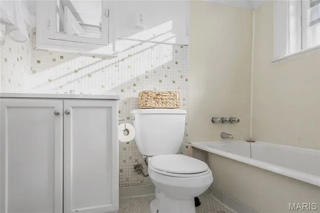 $1,295 | 738 Demun, St. Louis, MO 63105