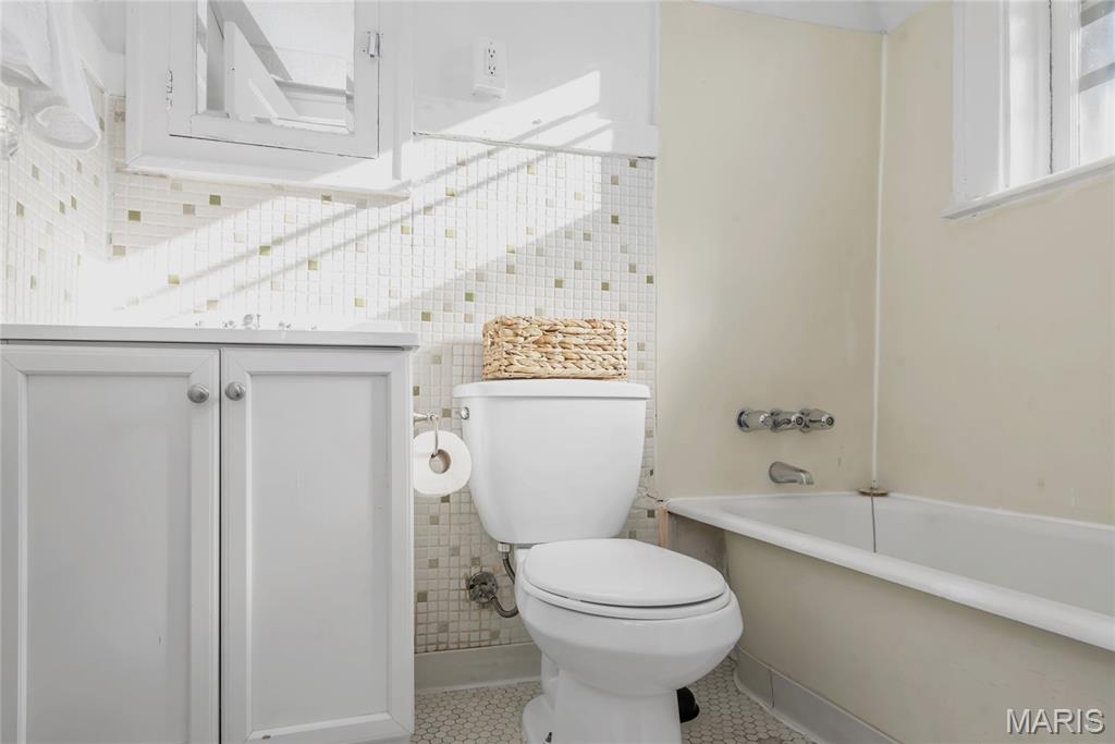 738 Demun St. Louis, MO 63105 - Photo 14 of 15