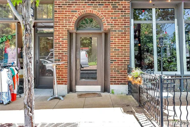 $1,295 | 738 Demun, St. Louis, MO 63105