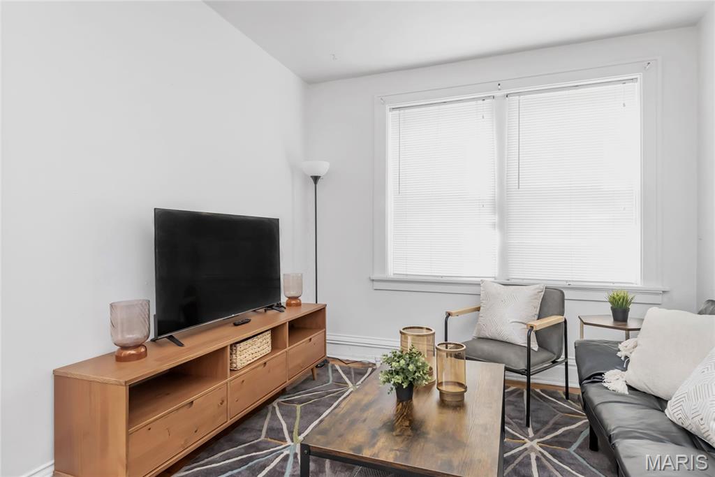 738 Demun St. Louis, MO 63105 - Photo 3 of 15