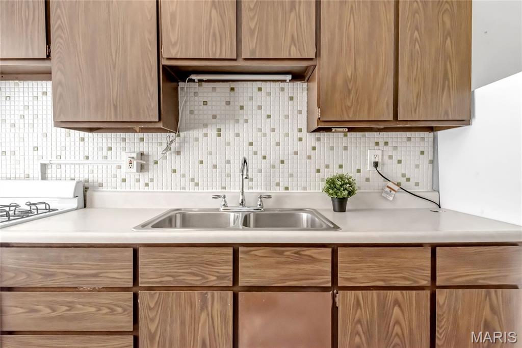 738 Demun St. Louis, MO 63105 - Photo 9 of 15