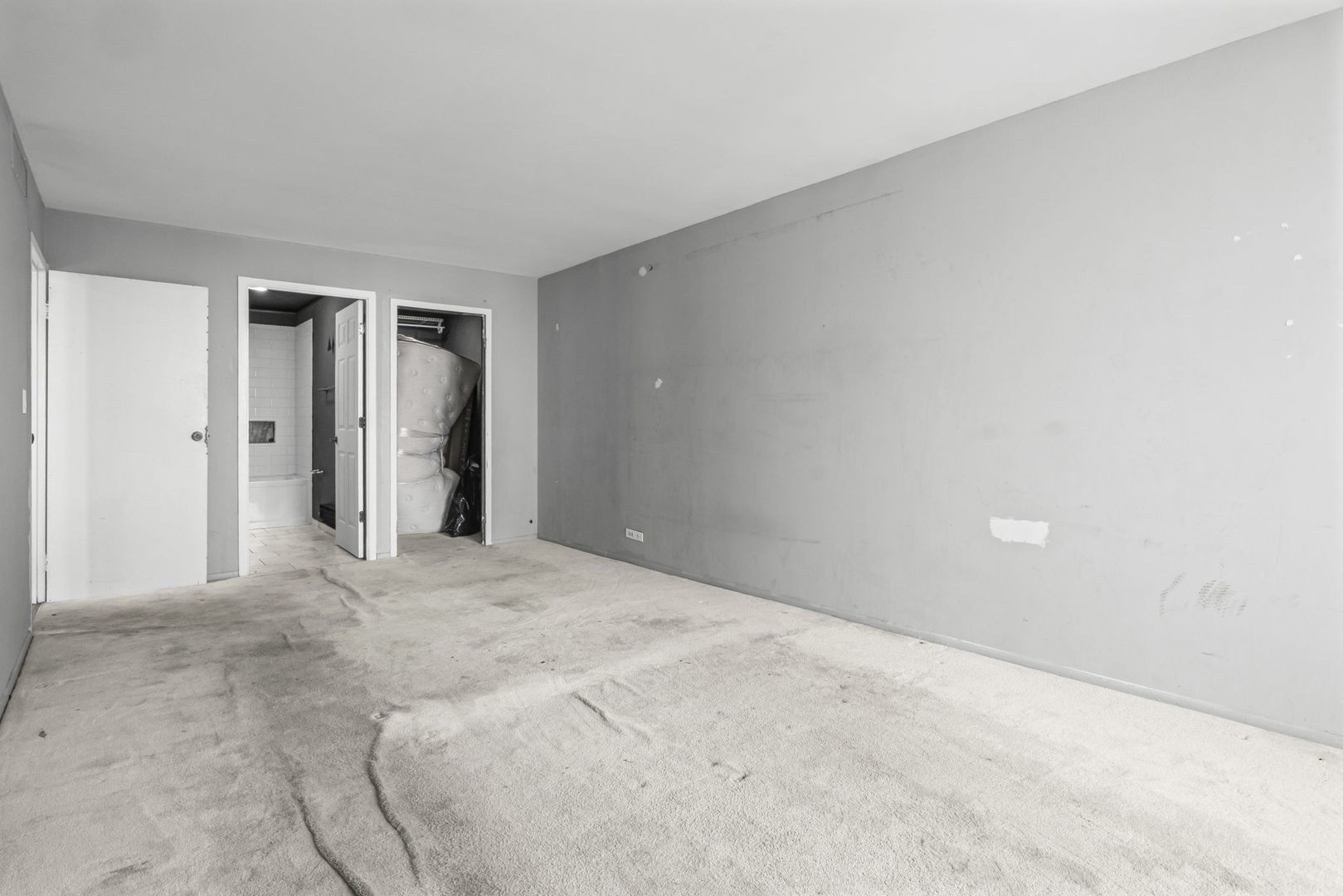 6033 North Sheridan Road, Unit 10D Chicago, IL 60660 - Photo 15 of 24 a view of empty room
