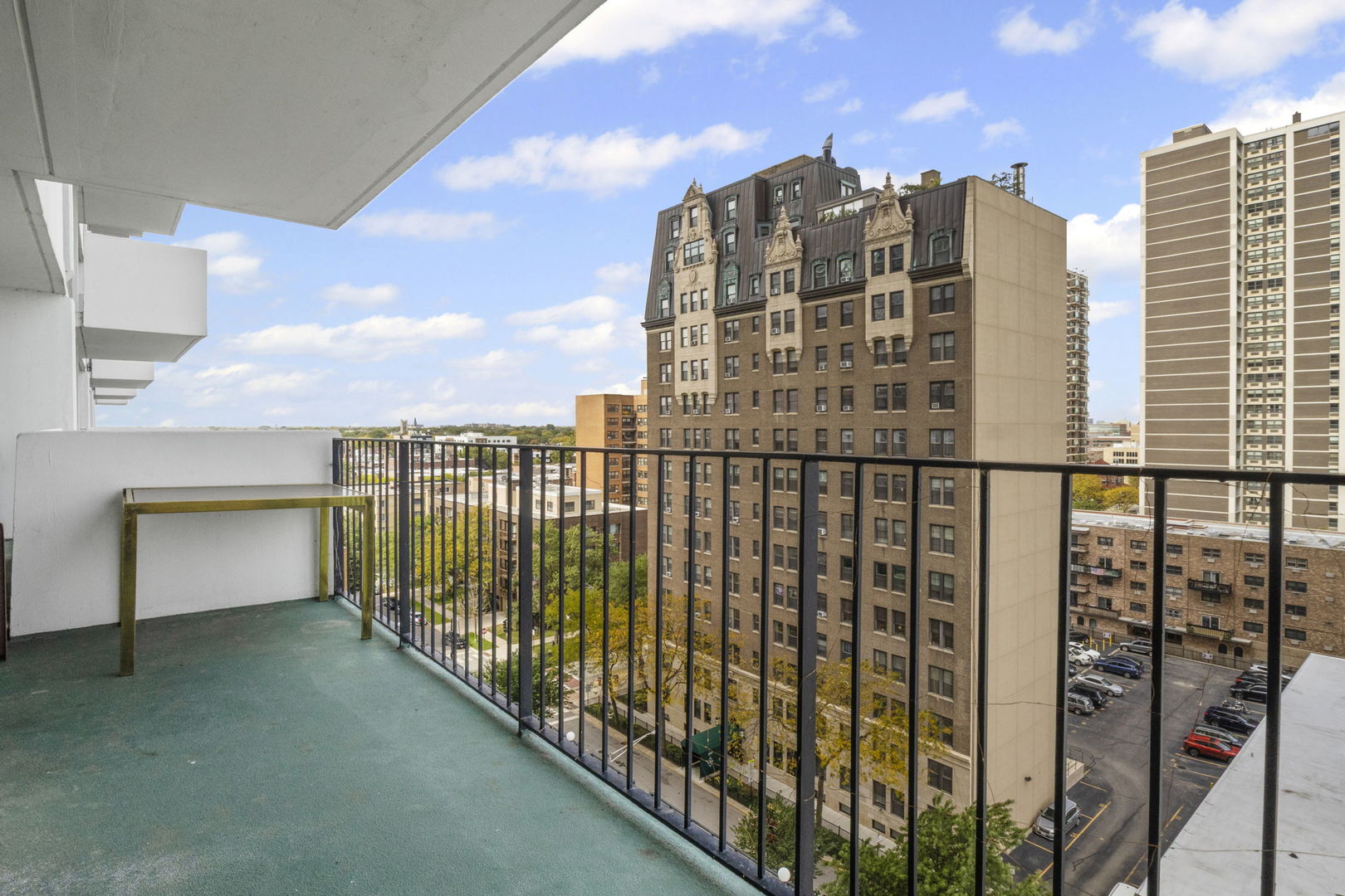 6033 North Sheridan Road, Unit 10D Chicago, IL 60660 - Photo 10 of 24 a view of a balcony with city view