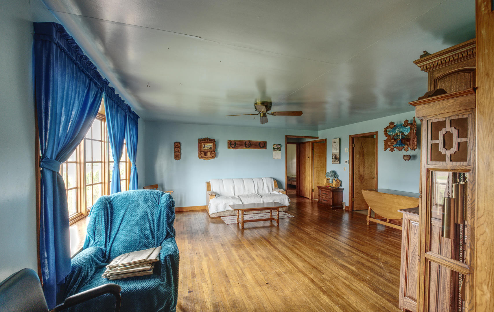 9896 Lincoln Road Morrison, IL 61270 - Photo 18 of 38 a living room with furniture and a wooden floor