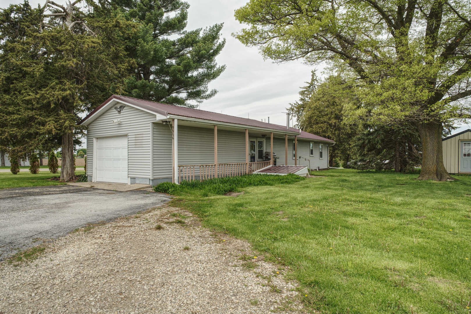 9896 Lincoln Road Morrison, IL 61270 - Photo 2 of 38 a front view of house with yard and green space