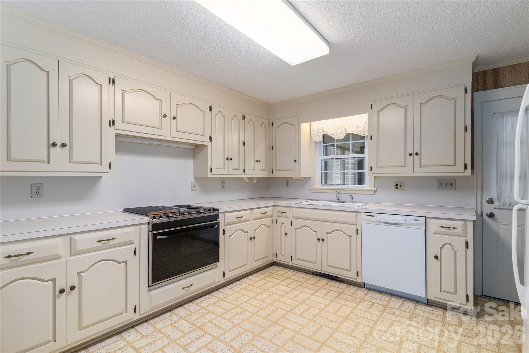 5271 Harris Farm Road Hickory, NC 28602 - Photo 20 of 41 Gallery Image 20