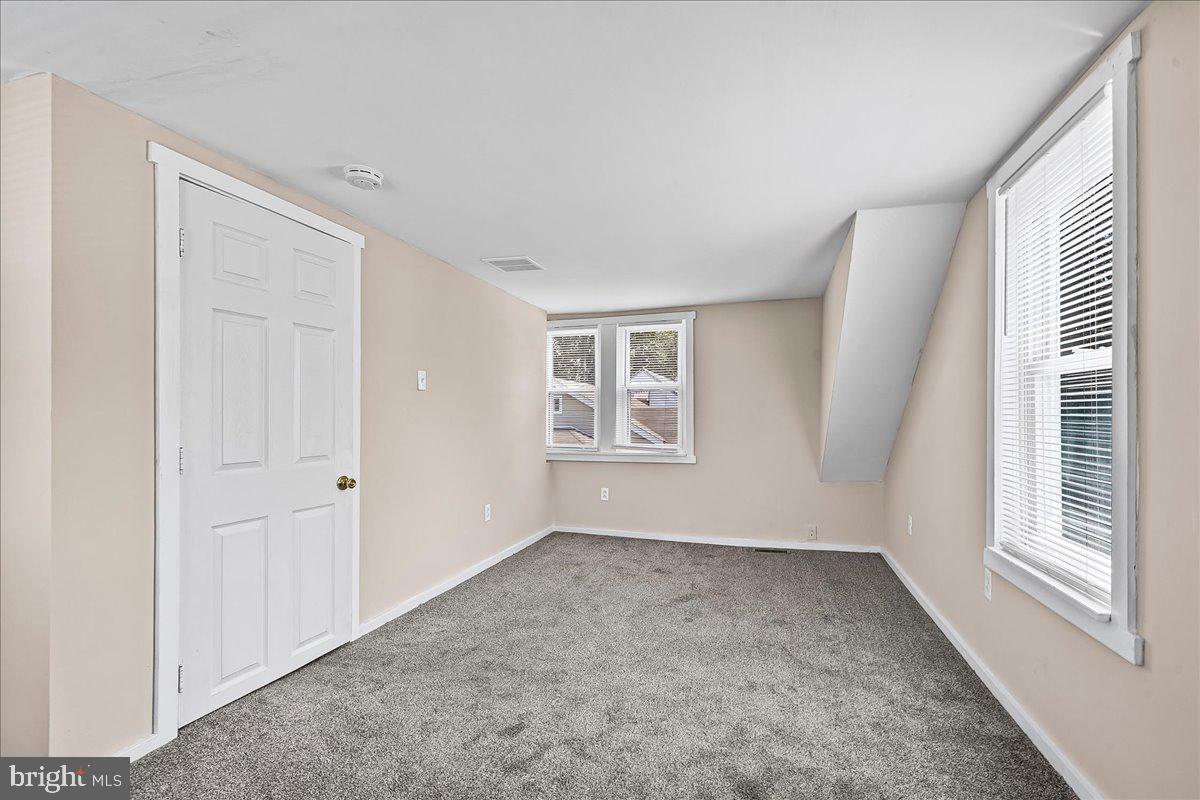 1242 Chestnut Street Marcus Hook, PA 19061 - Photo 18 of 32