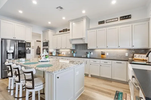 $585,900 | 10116 T Bury Lane, Waco, TX 76708